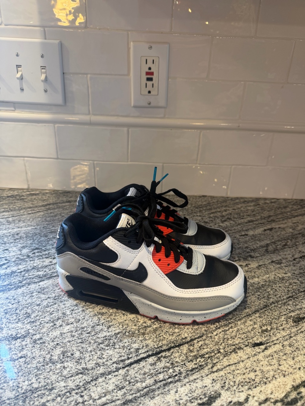 Youth Nike Air Max 90 Black/Turf Orange CD6864-110 Size 4.5/Women’s 6